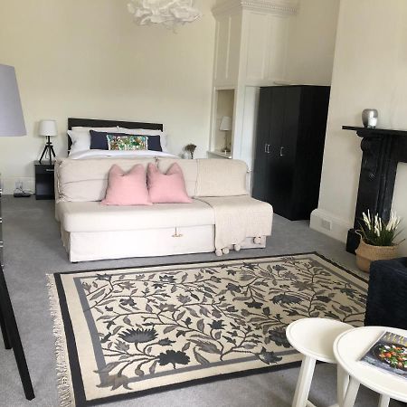 Grosvenor Place Spacious Studio Apartment Bath Exterior photo