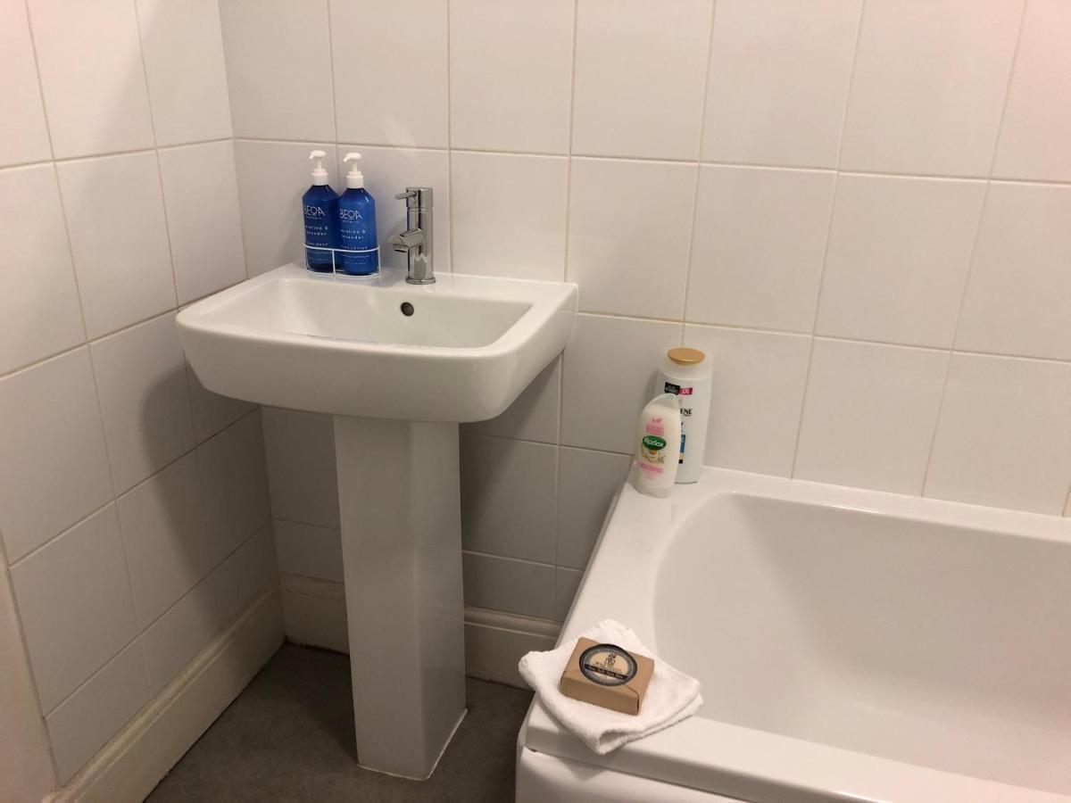 Grosvenor Place Spacious Studio Apartment Bath Exterior photo