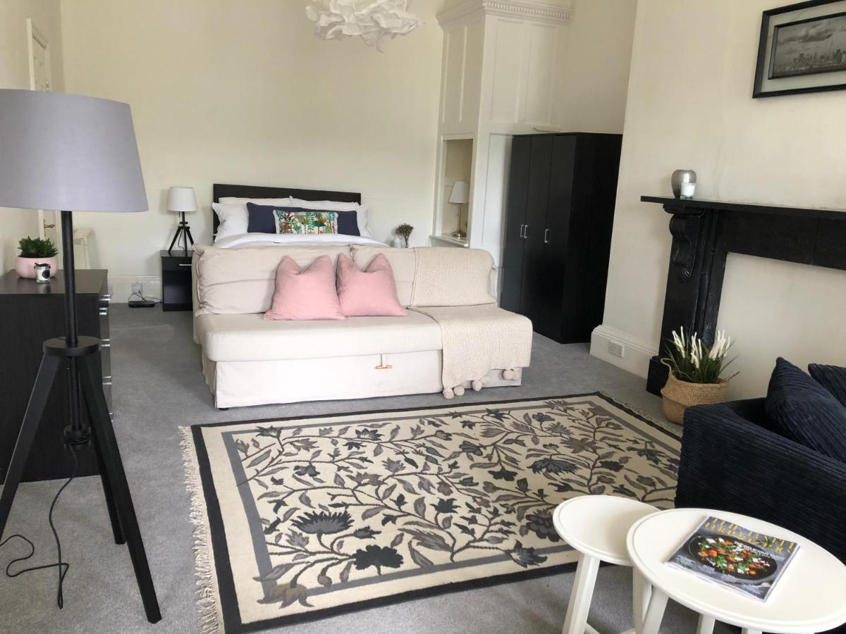 Grosvenor Place Spacious Studio Apartment Bath Exterior photo